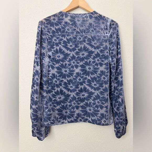 Poppy's blue floral blouse on The Bold and the Beautiful - Picture 5 of 13